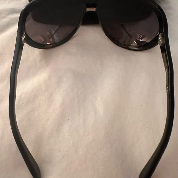 T O M F O R D Black Sunglasses with Case - Picture 4 of 5